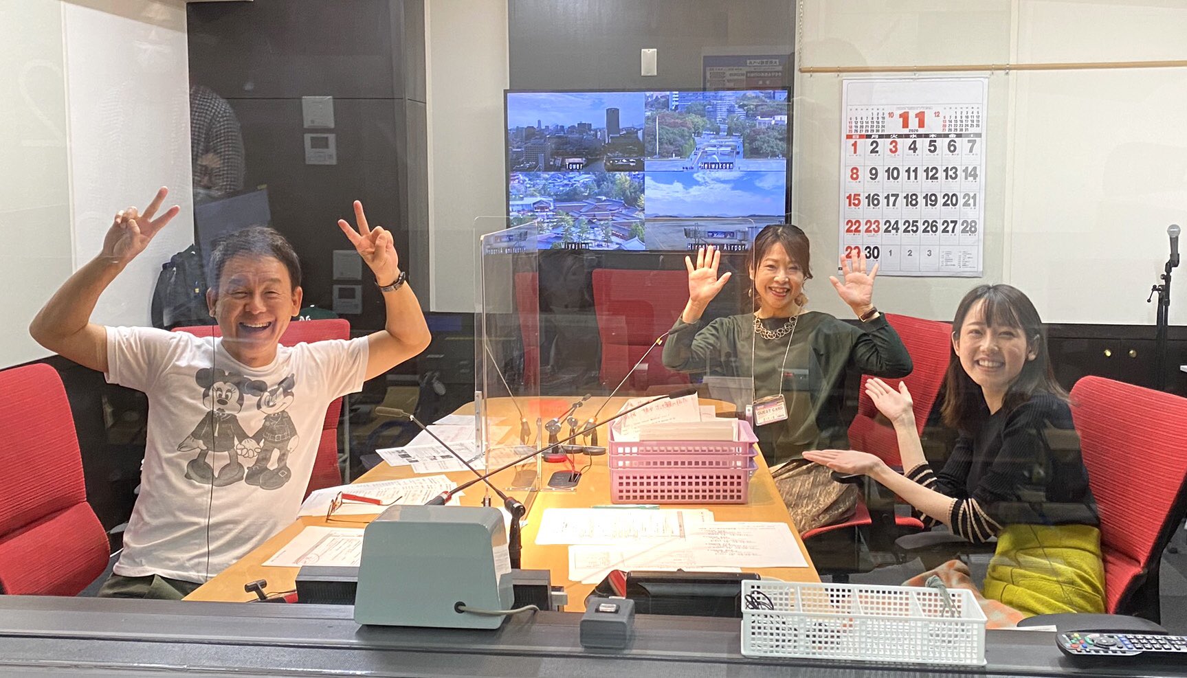 横山雄二 Auf Twitter 生放送中 突然 広島fm Days の俊山真美さんがやって来た せっかくだから とスタジオへ Fmとamの即席コラボ 急なことなのに 動じることもなくマイペース 流石は旅好きの行動派 わずかな時間ながら リスナーへの最高のサプライズ 局