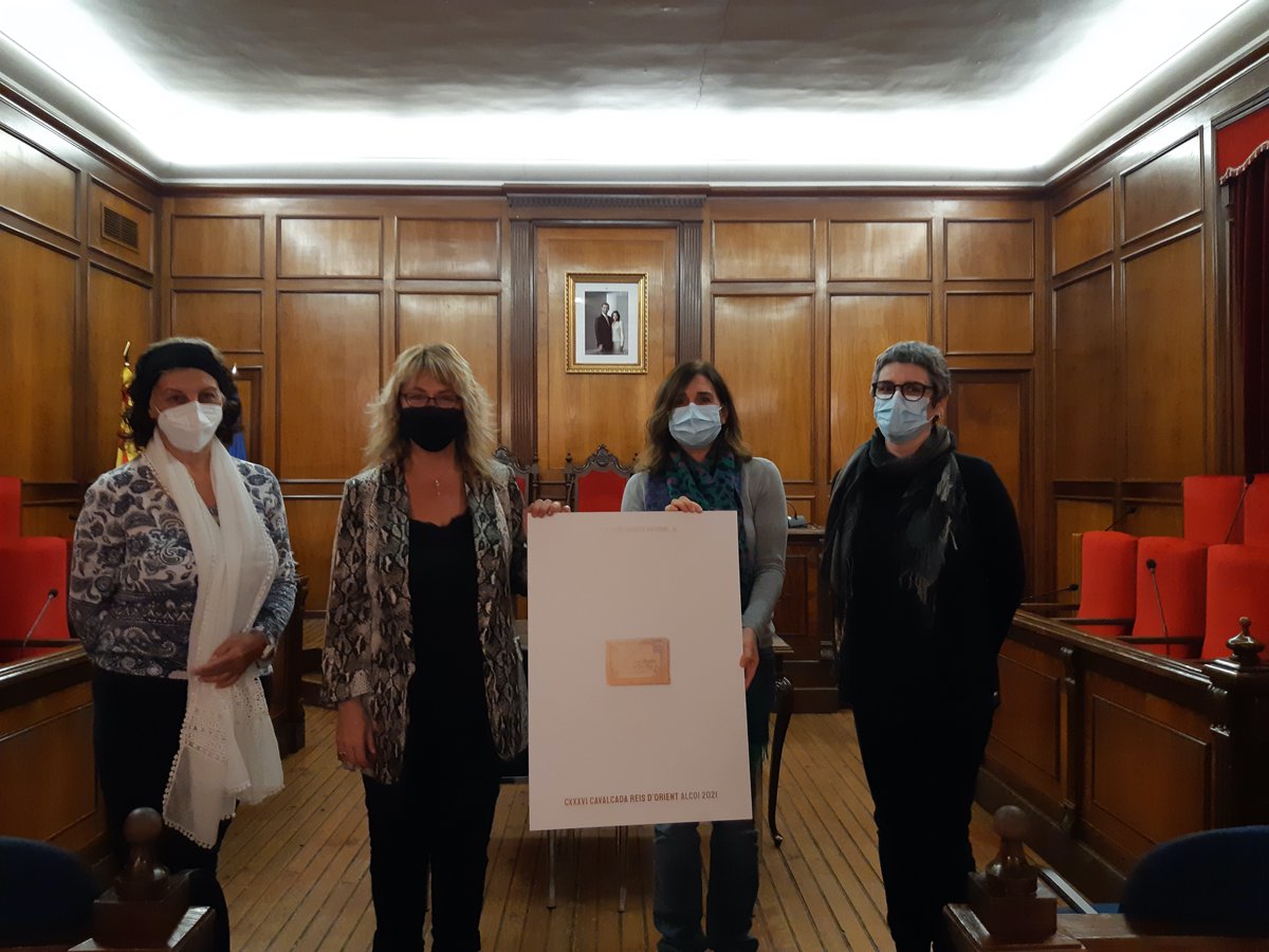 AjuntamentAlcoi's tweet photo. 👏👏 Tres alumnes de l’EASD #Alcoi guanyen el CXXXVI cartell de la Cavalcada dels Reis Mags, amb el títol «La il·lusió front al no res»❗️Enhorabona a Isabel Lledó, Alba Llidó i Sara Marín.

ℹ️ Més informació: https://t.co/S8yoYZVSc3 https://t.co/Js6XbfbOU7