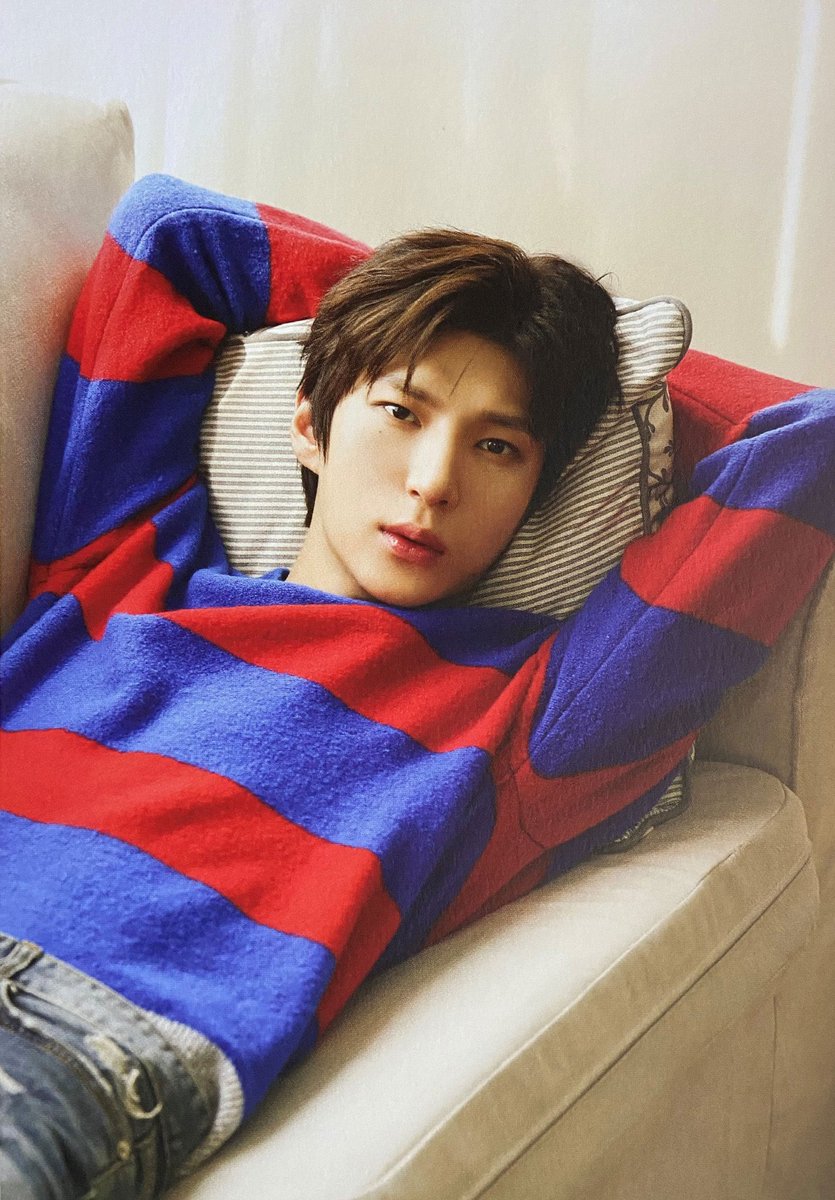 Day 6 of Leovember!!! All of me was a blessing. Brown haired Taekwoon in pretty red and blue primary colors? Yes please 