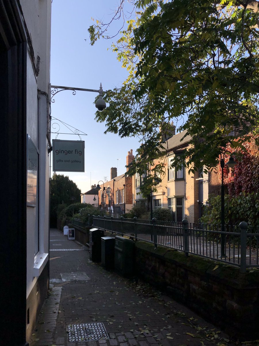 gingerfig's tweet photo. Forgot to post this earlier π It was an amazingly foggy, freezing but rather lovely start to what has turned out to be another glorious autumn day.
So I call this first one βGreenhouse in the Mistβ π
The second is lovely #BathPlace right now π https://t.co/XS1R6cs3J3