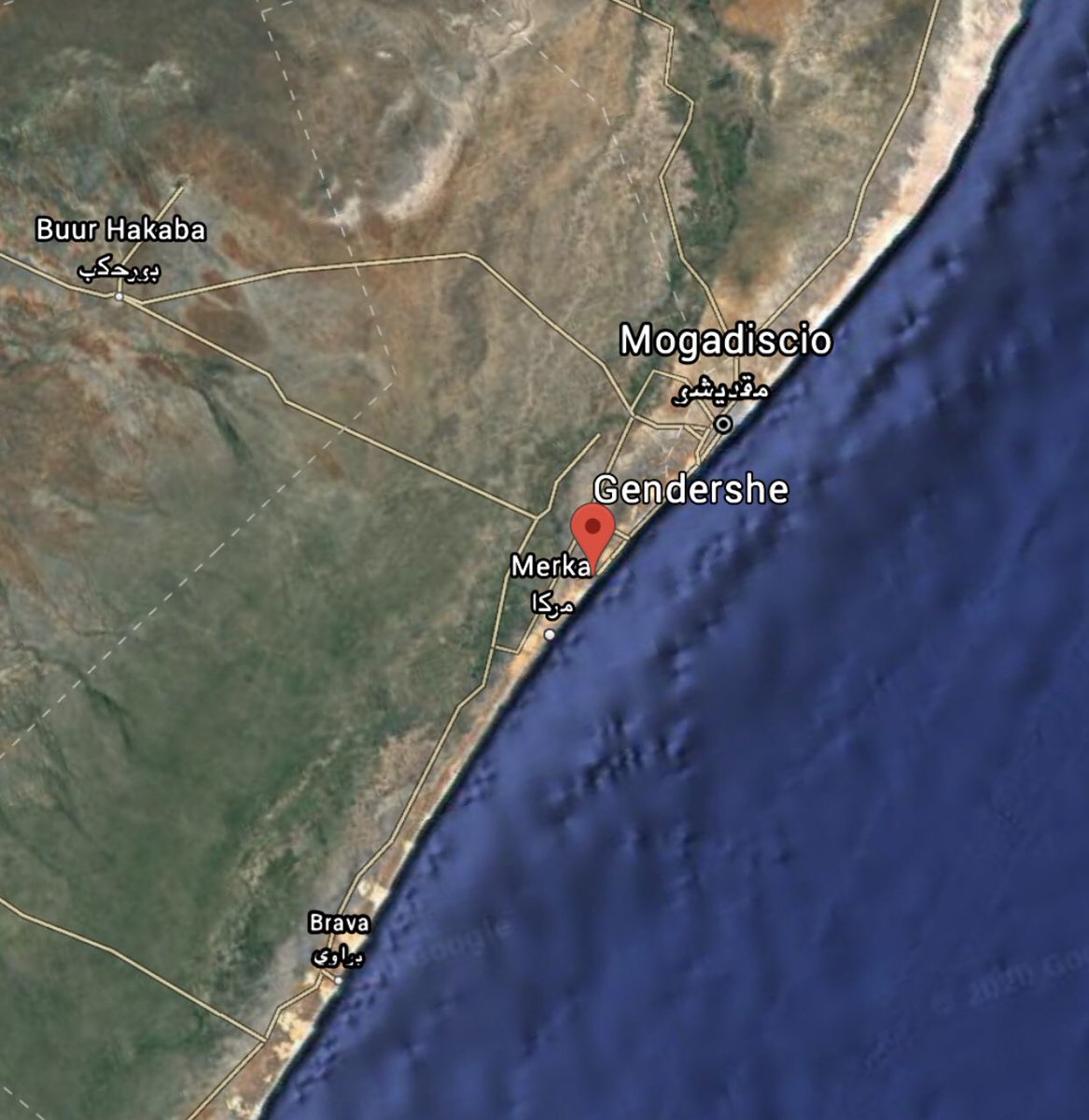 SimNasr's tweet photo. #Somalie les #Chebab affirment qu’ils ont riposté avec une voiture piégée à une ops amphibie commune des forces US et somaliennes dans la localité de #Gendershe au sud de #Mogadicio. Selon le com des jihadistes « 1 militaire US tué +1 blessé, 4 morts et 3 blessés somaliens » https://t.co/AF8Qazaao6
