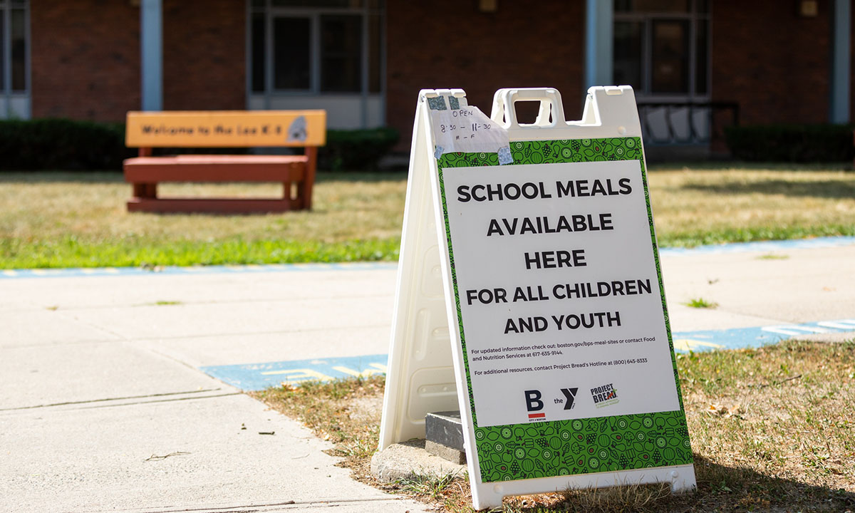 CityOfBoston's tweet photo. We continue to offer free breakfast and lunch to all Boston youth 18 and under through the @BOSfoodaccess Boston Eats program — no ID or registration required: https://t.co/nqAXYcuqVX

Thank you to our partners at @YMCA_Boston and @projectbread! https://t.co/WmzzEqbQgX