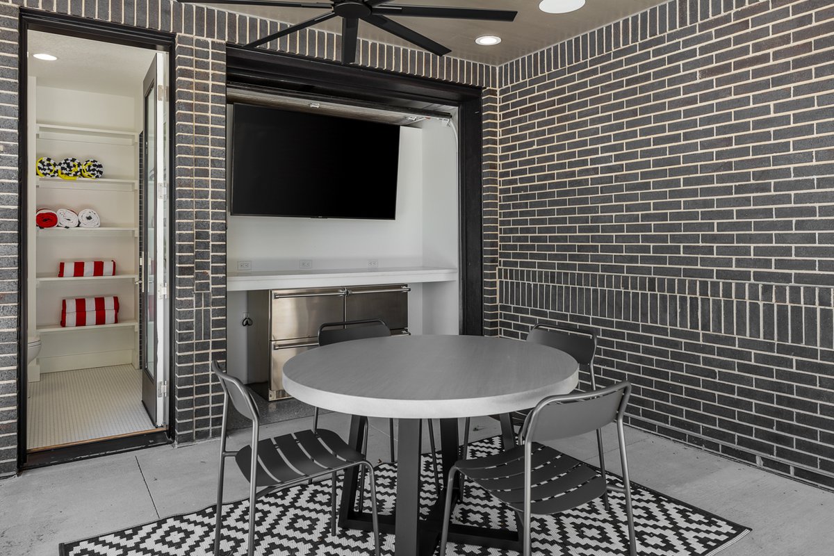 DSMHBA's tweet photo. Happy Friday! 

The weather is going to perfect this weekend &amp; we're dreaming of taking in our favorite outdoor spaces one more time before the fall comes roaring back. What's everyone else doing with all this beautiful weather? 

#element119 #dsmhba #dmhomeshow #remodeldsm https://t.co/gbcxRpzBj8