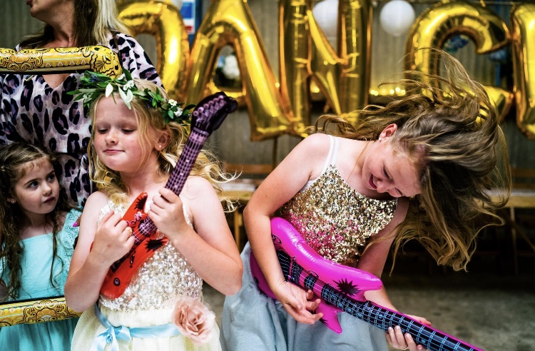CelebrationW's tweet photo. Remember the good old days when couples could tie the knot, have as many guests as they like, eat &amp; drink like kings &amp; queens, party til the early hours celebrating all that is good? Emma &amp; Jamie's ceremony featured @W_W_WeddingBlog Paul+Tim Photographers https://t.co/KQMGDY1BCJ https://t.co/xsOrnpCG9q