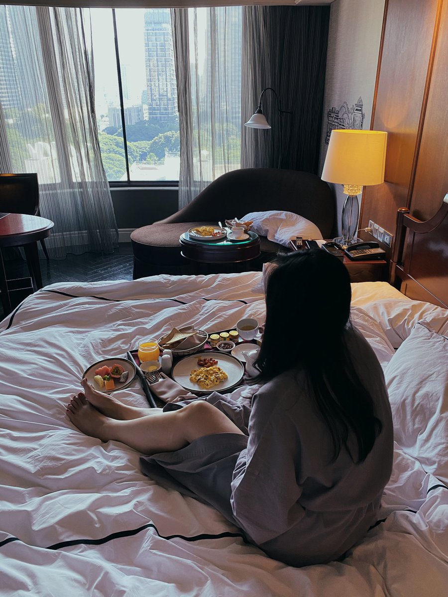 chaneekeeuad's tweet photo. 📍Hotel Muse Bangkok📍เป็นโรงแรมที่โคตรคลาสสิค เข้าไปจะมืดๆแต่ทุกส่วนมีรายละเอียดของยุค Golden Age ห้องสวย ห้องน้ำสวยมาก แถมมีโปร 3,000 ได้ห้องพัก 1 คืนพร้อม voucher 1,000 ใช้กับร้านอาหารในโรงแรม ปกติห้องก็เริ่มที่ 5,000 แล้ว คุ้มม๊าก #รีวิวที่พัก #ที่พักกรุงเทพ #ReviewThailand https://t.co/ZDLxOkuMvP