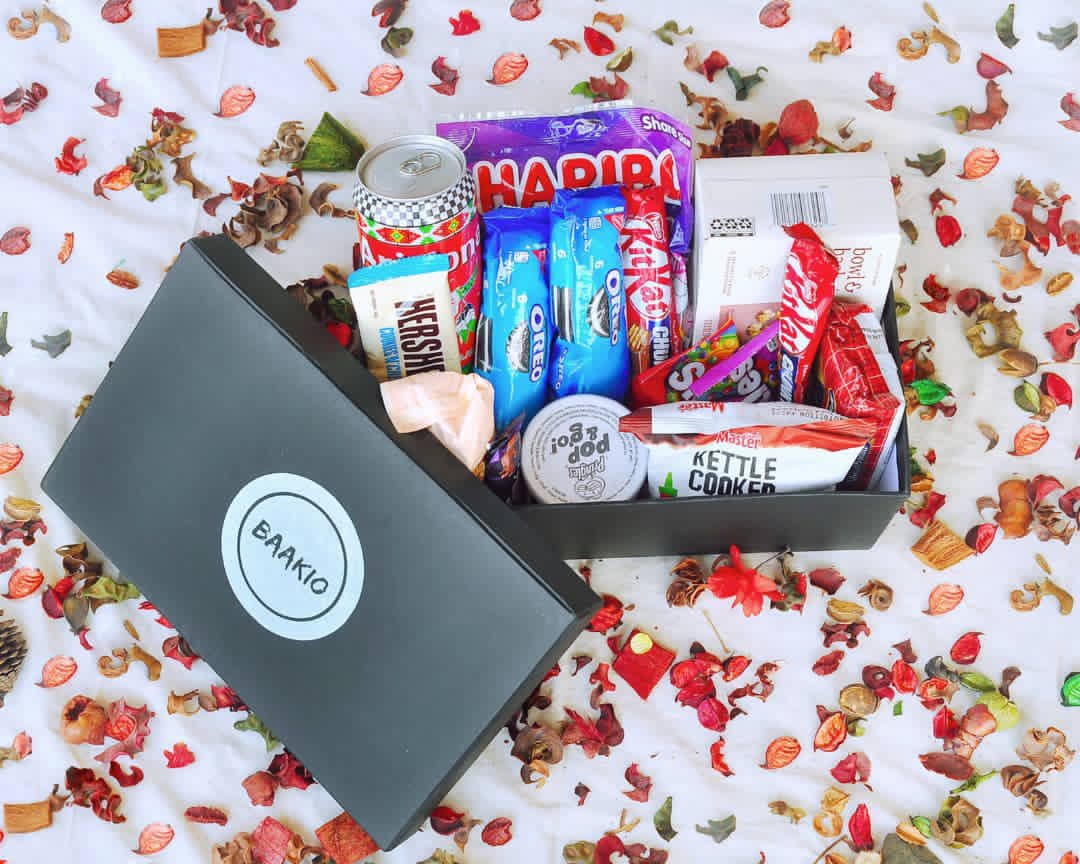 Baakio_'s tweet photo. Introducing the BAAKIO Binge Box!!🤩🤩 This one is for the sweet tooth’s and movie lovers, the perfect solution to a junk food craving and a great accompaniment for movie nights! Order this for beauty for just 15k 💕
#bingebox #snacks #giftbox #gift https://t.co/8avu4Le6O0