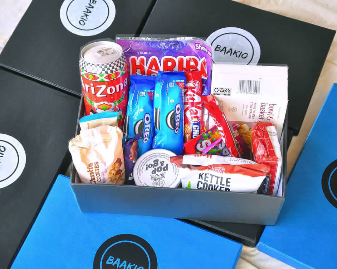 Baakio_'s tweet photo. Introducing the BAAKIO Binge Box!!🤩🤩 This one is for the sweet tooth’s and movie lovers, the perfect solution to a junk food craving and a great accompaniment for movie nights! Order this for beauty for just 15k 💕
#bingebox #snacks #giftbox #gift https://t.co/8avu4Le6O0