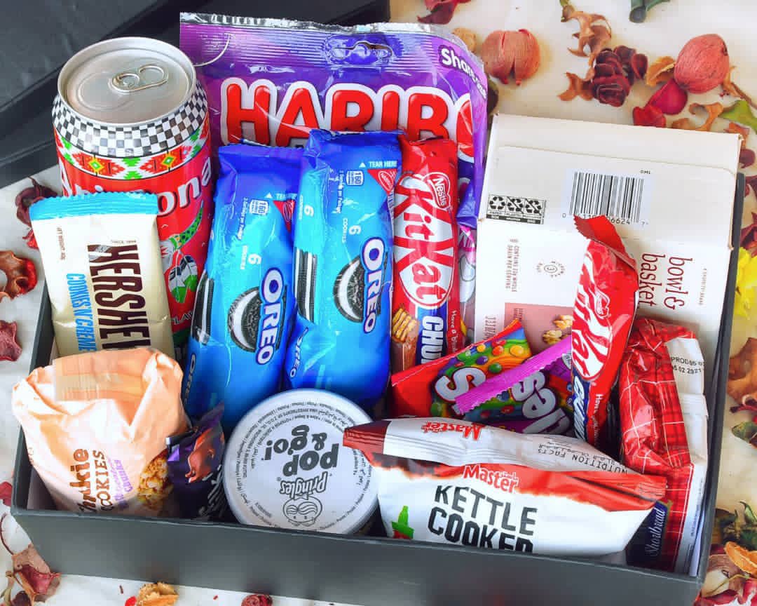 Baakio_'s tweet photo. Introducing the BAAKIO Binge Box!!🤩🤩 This one is for the sweet tooth’s and movie lovers, the perfect solution to a junk food craving and a great accompaniment for movie nights! Order this for beauty for just 15k 💕
#bingebox #snacks #giftbox #gift https://t.co/8avu4Le6O0