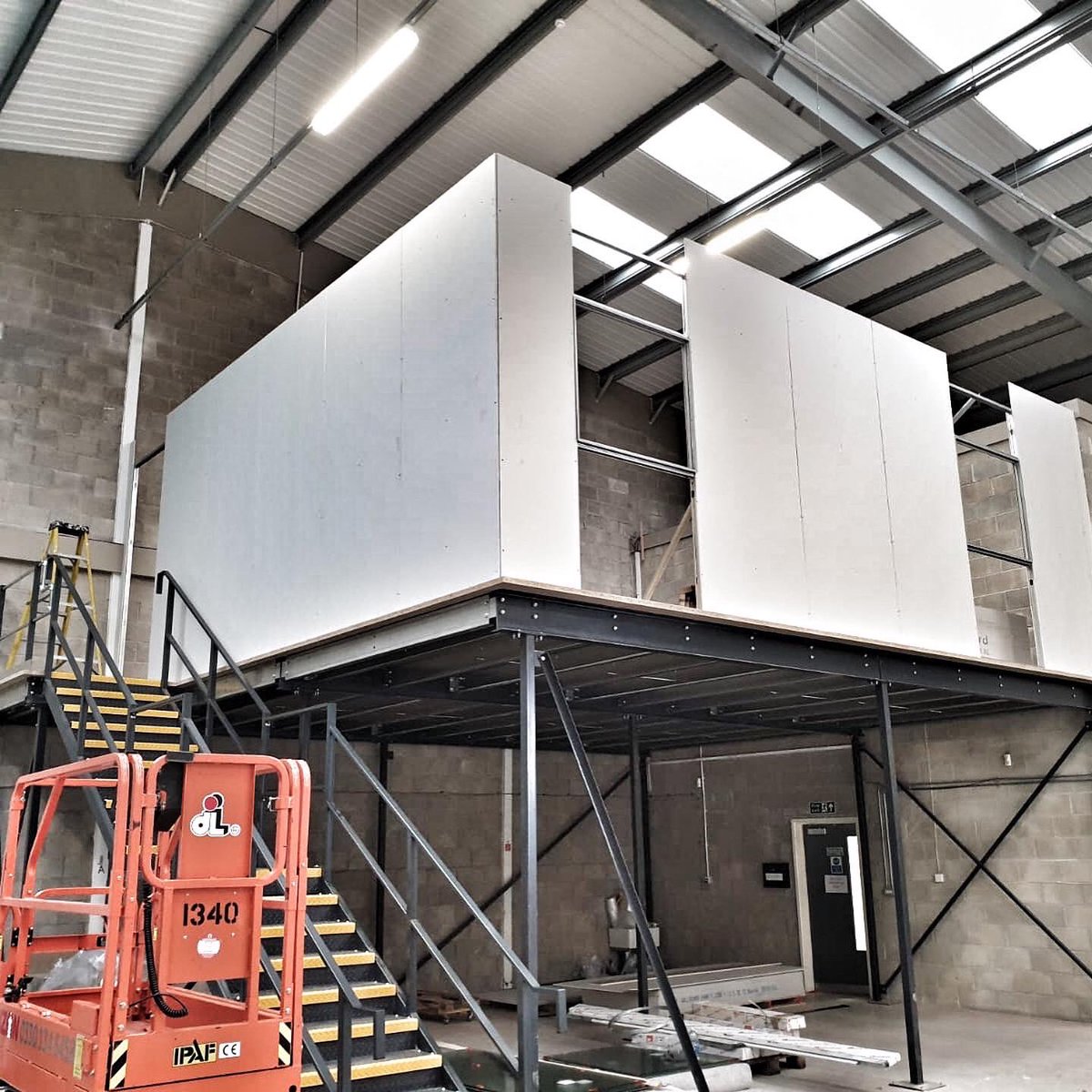 DSPInteriors's tweet photo. Mezzanine floor and office partitioning project kicked off this week in Nottingham for a repeat client. 

#officeinteriors #mezzaninefloor #increasefloorspace #officerefurbishment #jumbostudpartitions #partitioning #officepartitioning #officepartitionings #interiorsolutions https://t.co/b4nSy6g3ms