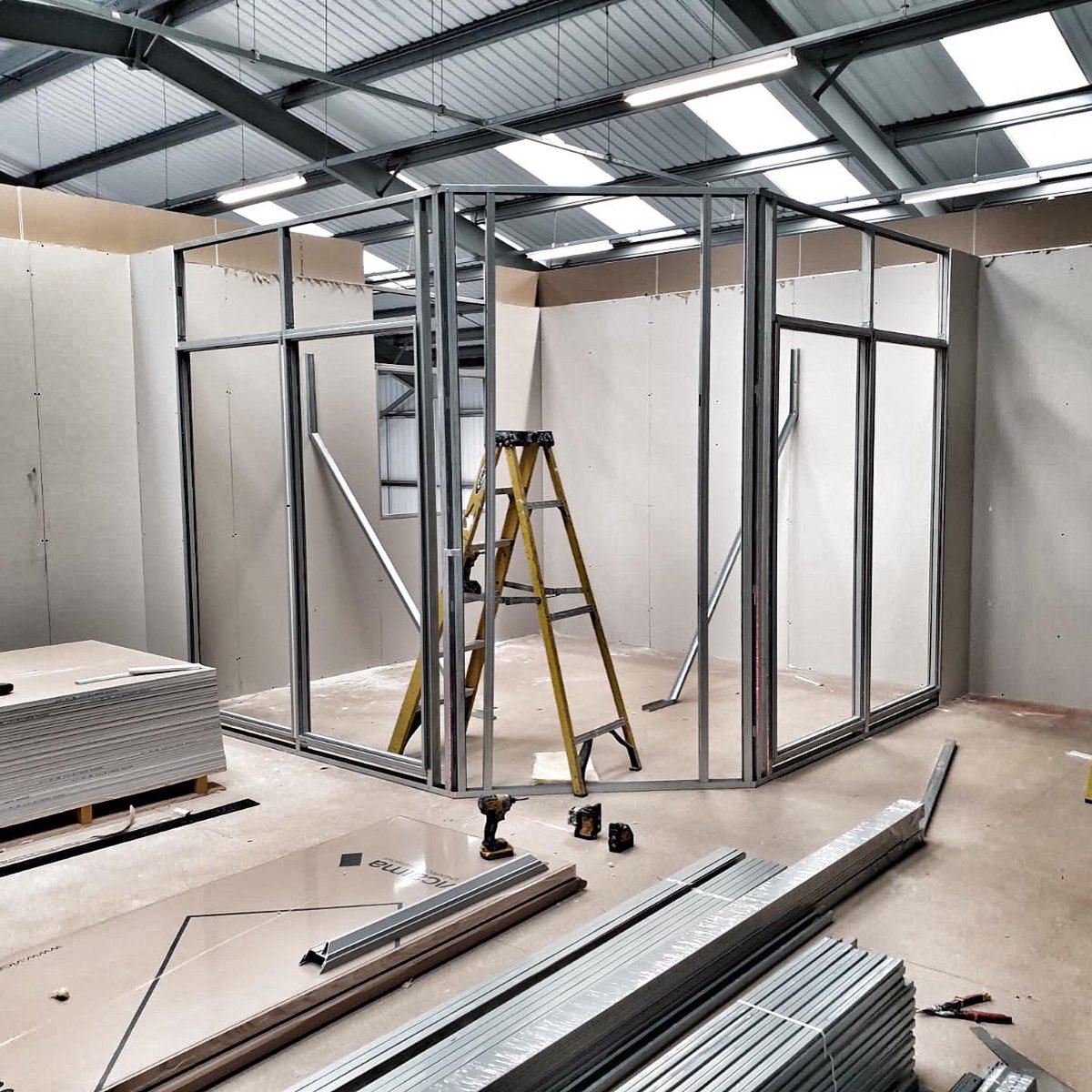 DSPInteriors's tweet photo. Mezzanine floor and office partitioning project kicked off this week in Nottingham for a repeat client. 

#officeinteriors #mezzaninefloor #increasefloorspace #officerefurbishment #jumbostudpartitions #partitioning #officepartitioning #officepartitionings #interiorsolutions https://t.co/b4nSy6g3ms