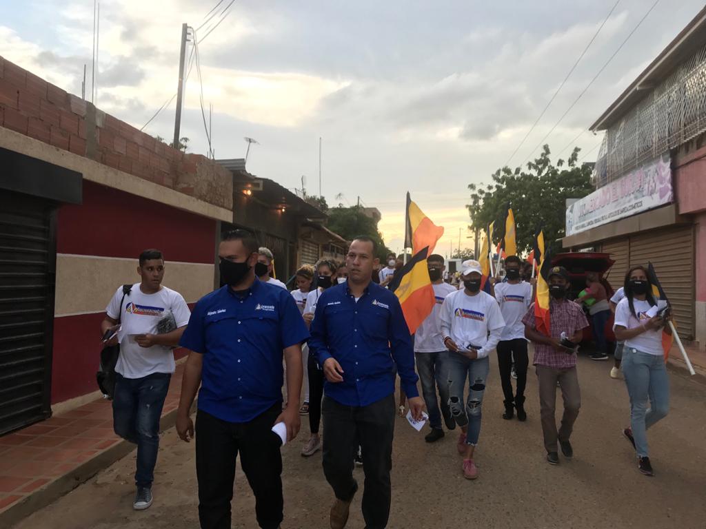 Franklin07V's tweet photo. La juventud progresista de San Francisco  en las calles, los jovenes queremos un mejor futuro para todos. #esahoravota el cambio comienza ya!! vota el 6 de diciembre. Avanzada progresista. https://t.co/uNZe3kGHk7