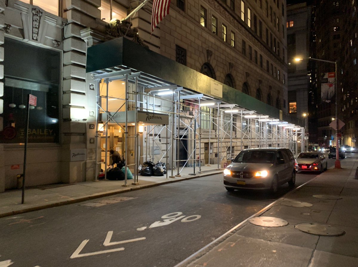 NUB1GCATS's tweet photo. It’s Friday, November 6th, 2020, and the city is sneakily moving UWS homeless folks into the Radisson Wall Street...oh, and Bill de Blasio is the worst mayor in NYC's history. @FiDiResidents @fi_save @FidiNewYork @FiDiFamilies @_FiDiGuy @CathyCongress @CM_MargaretChin @TAMeltzer https://t.co/ElcgXkC0SX