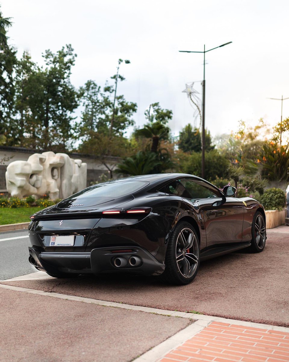 あの にます 偉大なるfr大排気量スポーツカーの歴史はお尻で語る Porsche 928gts Mercedes Amg Gt R Ferrari Roma Porsche Panamera 同じ様な逞しいお尻をしている 日本車にはこんなテイストのお尻で語る車は無いと思う S30zが辛うじて近いか