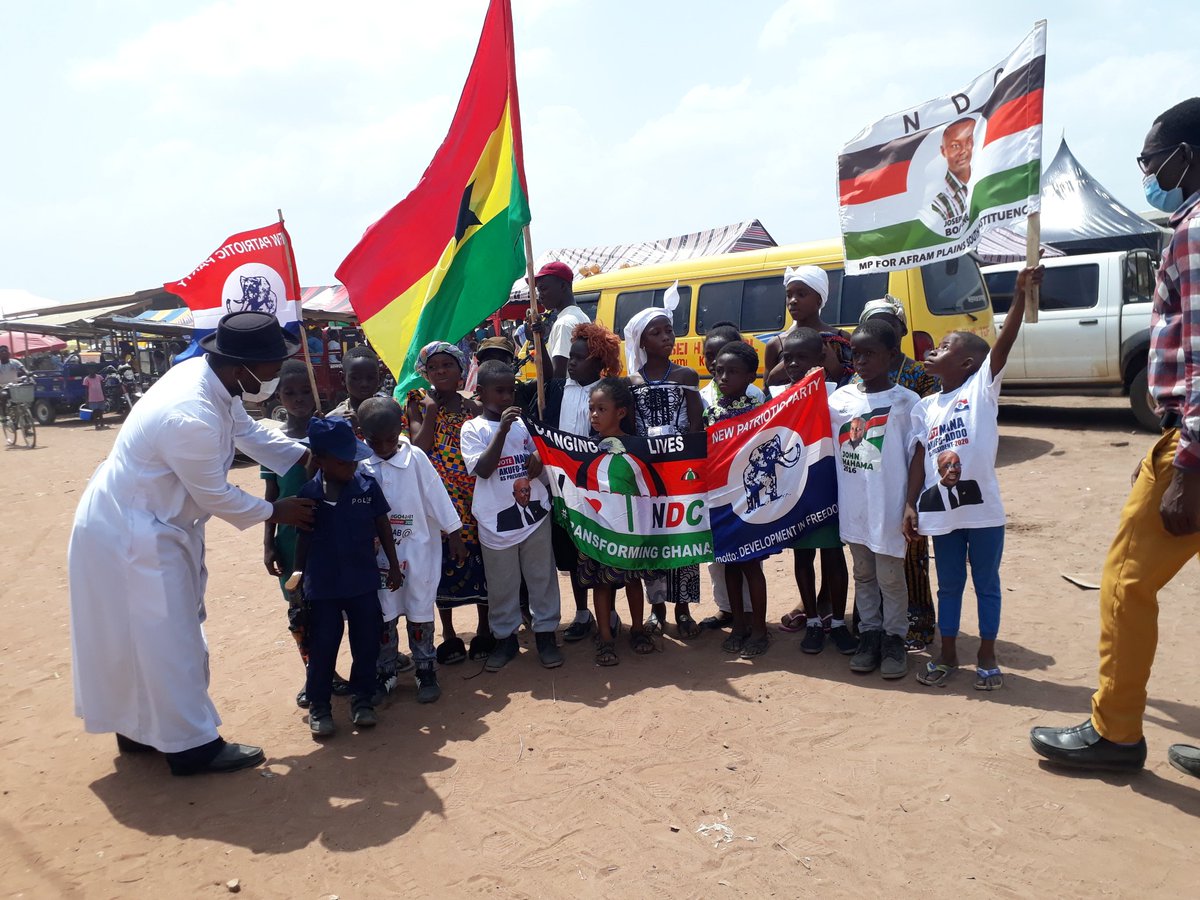 sonnichristus's tweet photo. We are not enemies. What brings us together as Ghanaians is so much stronger than anything that can tear us apart.

#PrayForPeacecefulElection 
#WeStandForPeace
#WeAreOnePeople

 @NAkufoAddo
@JDMahama
Pax tecum https://t.co/BHjNM78g4t