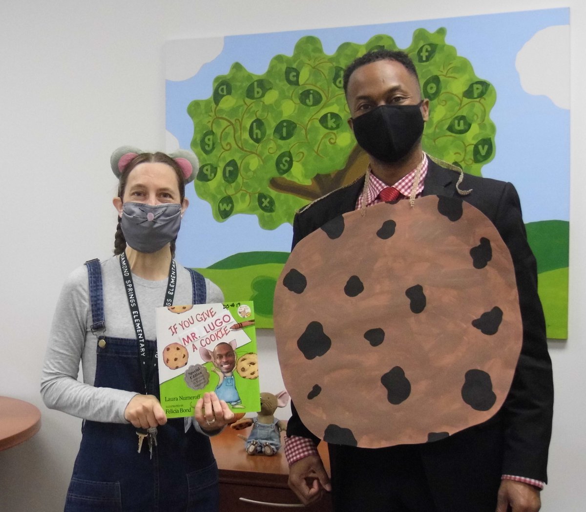 dspringses's tweet photo. Storybook Character Day (virtual and f2f learners) at Diamond Springs Elementary! 
@vbschools #LearningtoFly https://t.co/mn1WM7P9LH