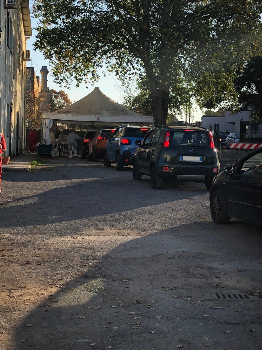 AcquapendenteVT's tweet photo. 06/11/2020 - Acquapendente - presso la sede della Croce Rossa.
Aperto il drive-in per i tamponi allestito dal Comune.
Le prime immagini di oggi. https://t.co/f2vwSFpu7t