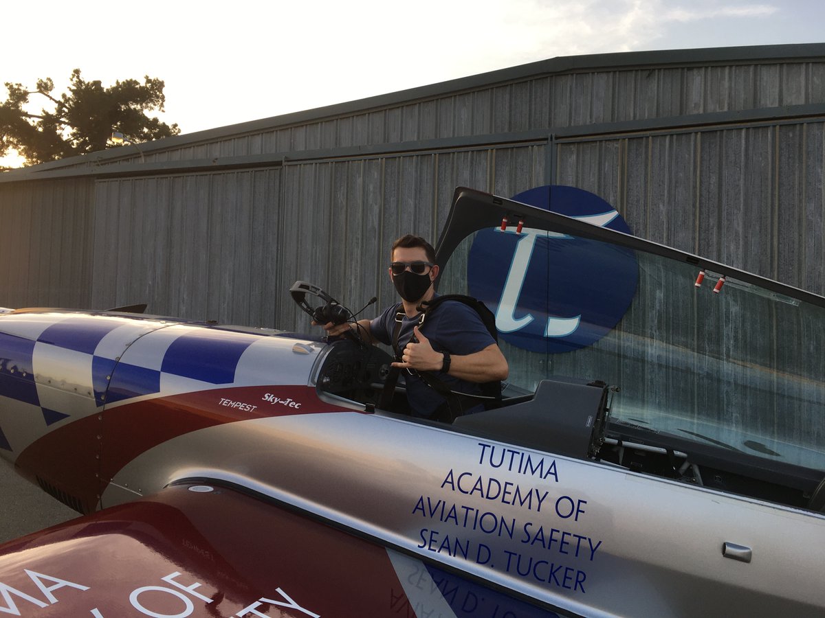 YuichiTakagi's tweet photo. Nice flight, Mr. Smith!
https://t.co/fKFUTg8uvU
#TutimaAcademy #Aerobatics #Extra300L https://t.co/qfPkTona8M