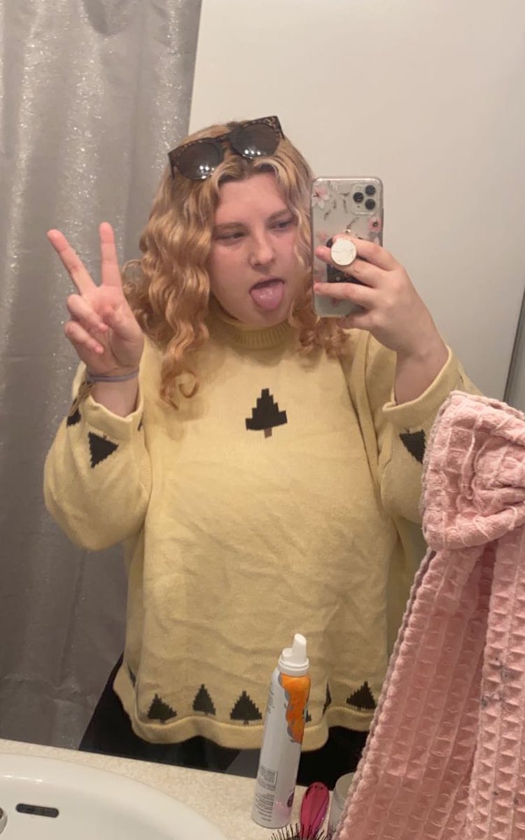 merenguesbxtch's tweet photo. Me vs my fave villager part 2: who wore it better??? https://t.co/LgdIR2QdSG
