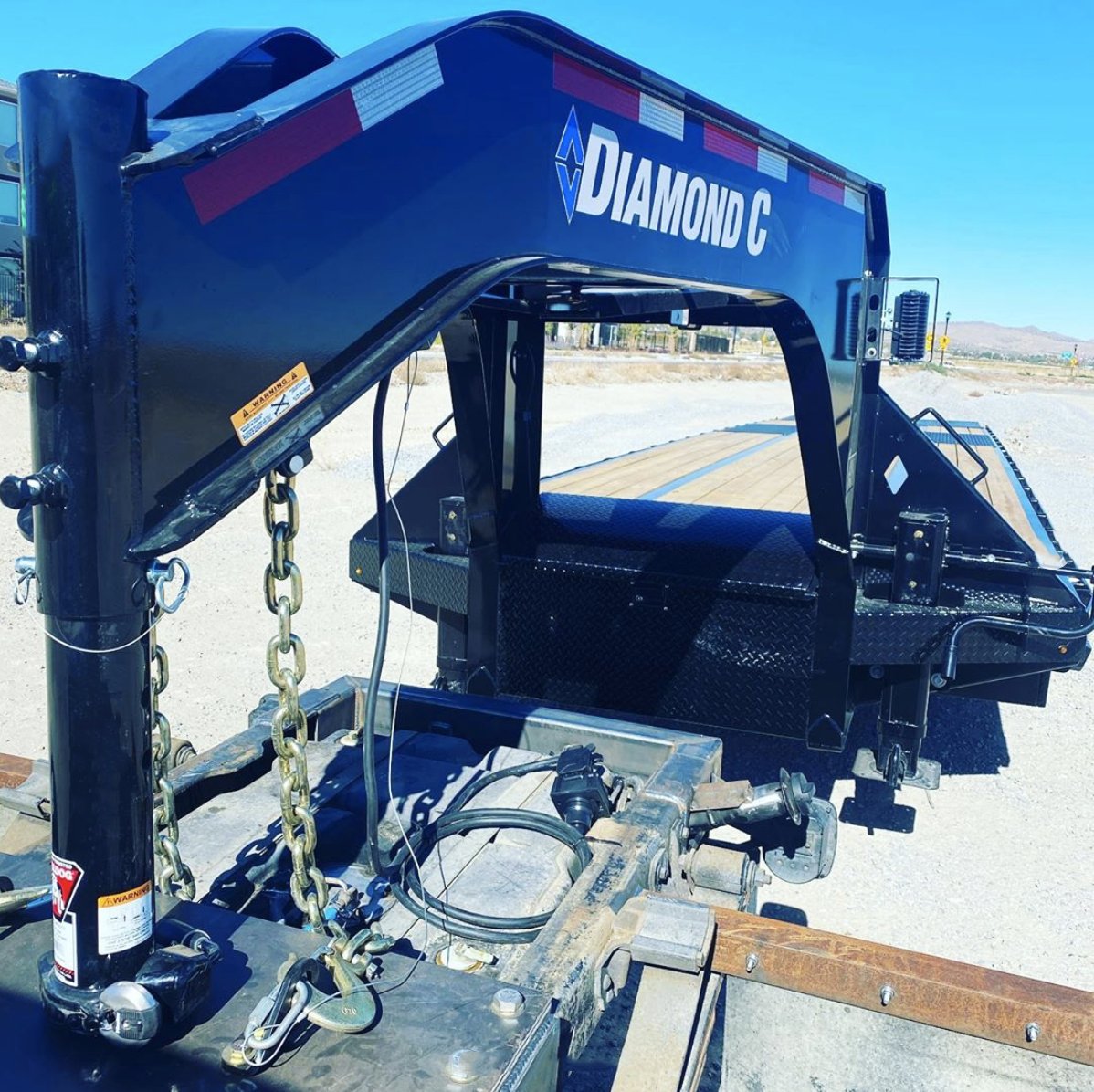 DCtrailers's tweet photo. Coming at ya' this #FleetneckFriday with Octane District's #FMAX216π Alcoa wheels , retractable step, Ridewell air ride suspension, 16k axles, and so much more on one beast trailer! πͺ #DoWork #EngineeredBeam #Fleetneck #GooseneckTrailer https://t.co/ErlORGYMn2