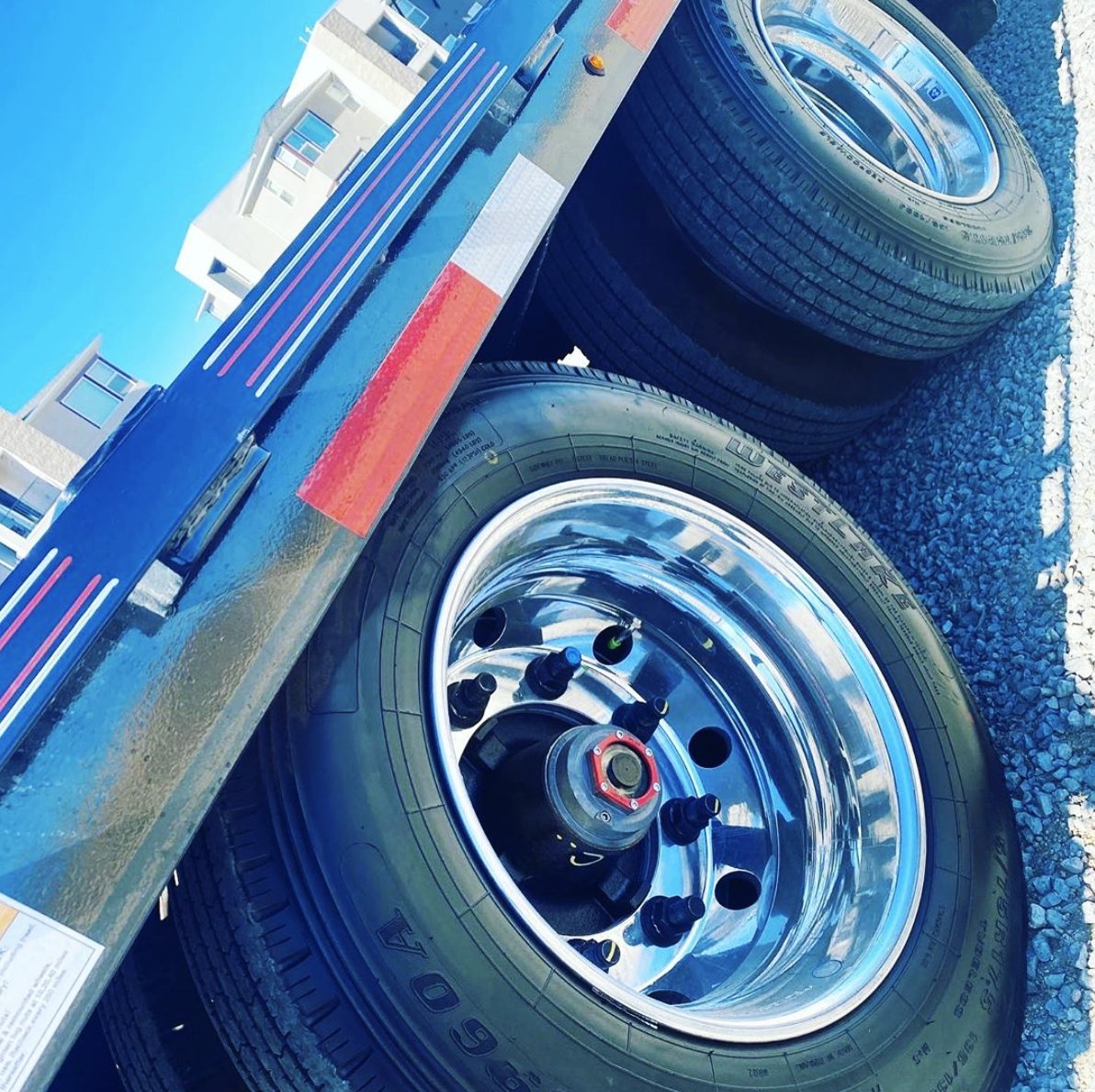 DCtrailers's tweet photo. Coming at ya' this #FleetneckFriday with Octane District's #FMAX216π Alcoa wheels , retractable step, Ridewell air ride suspension, 16k axles, and so much more on one beast trailer! πͺ #DoWork #EngineeredBeam #Fleetneck #GooseneckTrailer https://t.co/ErlORGYMn2