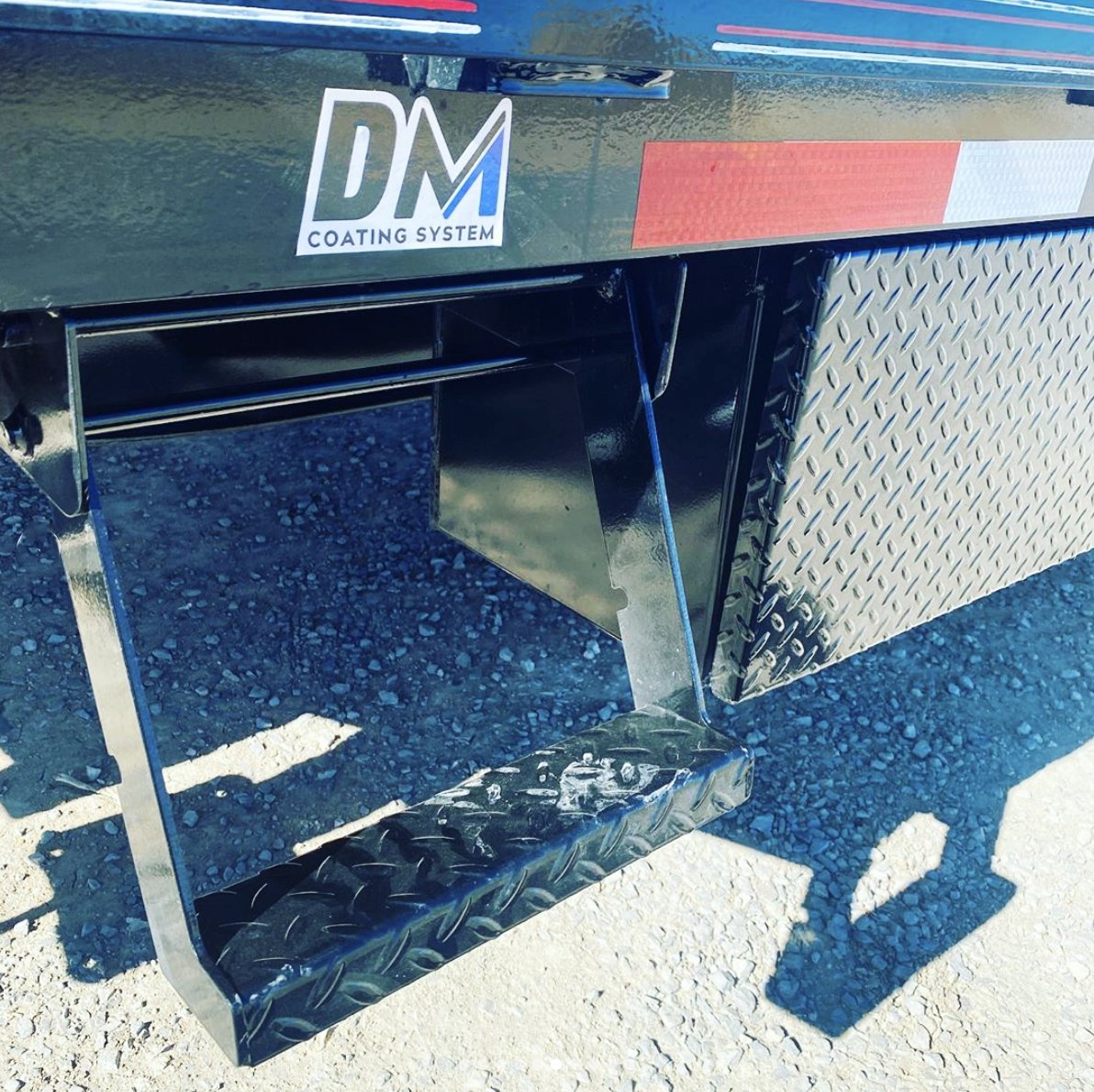 DCtrailers's tweet photo. Coming at ya' this #FleetneckFriday with Octane District's #FMAX216π Alcoa wheels , retractable step, Ridewell air ride suspension, 16k axles, and so much more on one beast trailer! πͺ #DoWork #EngineeredBeam #Fleetneck #GooseneckTrailer https://t.co/ErlORGYMn2
