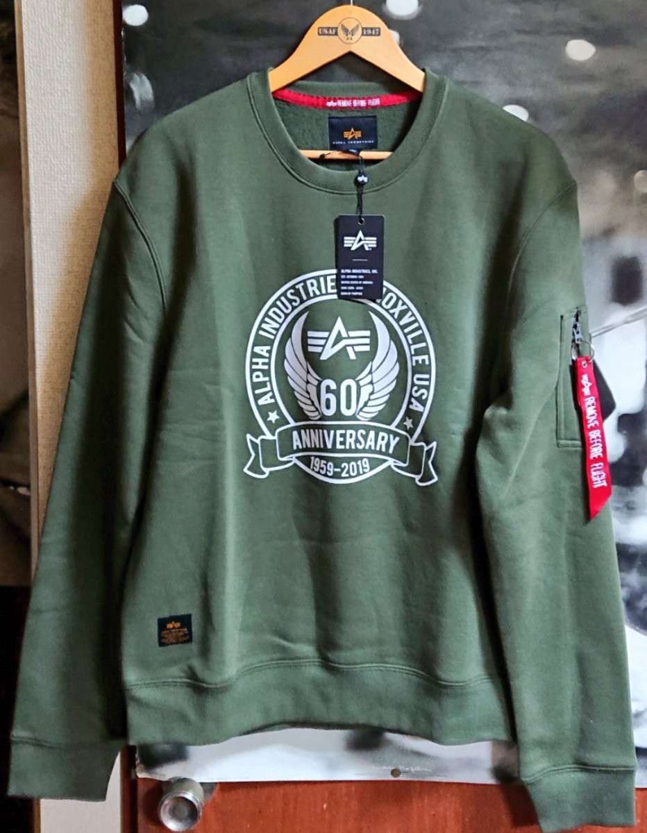 josephine_1214's tweet photo. 「#ALPHAINDUSTRIES」の
#フライトジャケット に
必ず付いてるレッドリボン。
(元々は戦闘機に付いてる物)

アウターを着る時は邪魔になるので
古着で買った同じALPHAの
「B-15D」に付ける🙋

@AlphaIndustries
@AlphaInd_Japan

#B15
#B15D
#ミリタリー
#military
#flightjacket
#アメカジ https://t.co/dJXMHa56A1