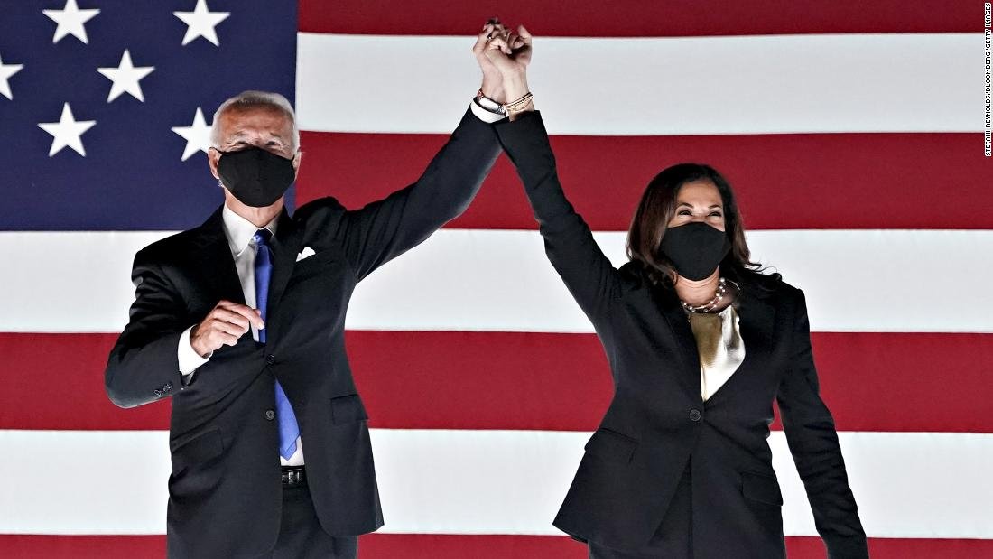 smarterscout's tweet photo. 🚨 TRANSFER ALERT 🚨

The United States are close to re-signing central defender Joe Biden on an enhanced four-year deal, with an option for four more years. The 77-year-old would arrive on a free. Also signing is forward Kamala Harris, who leaves California by mutual consent. https://t.co/I0AqAwPt70