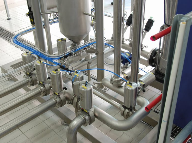 DiverseyFoodBev's tweet photo. Starting on November 18, our F&amp;B experts will be hosting a series of new cleaning in place (CIP) webinars as they share their extensive knowledge on the topic. Register now: https://t.co/H7syKWU57J #cip #webinar #foodsafety https://t.co/yRessygtPf