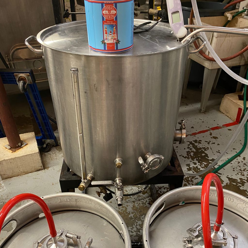 Oddballbrewing's tweet photo. Making starters for Dirty Snowman! We love this time of the year! #Liveanoddlife #nhbeer #nhbrewers #brewnh #nhbeertrail #NewHampshire https://t.co/choUTOODf4