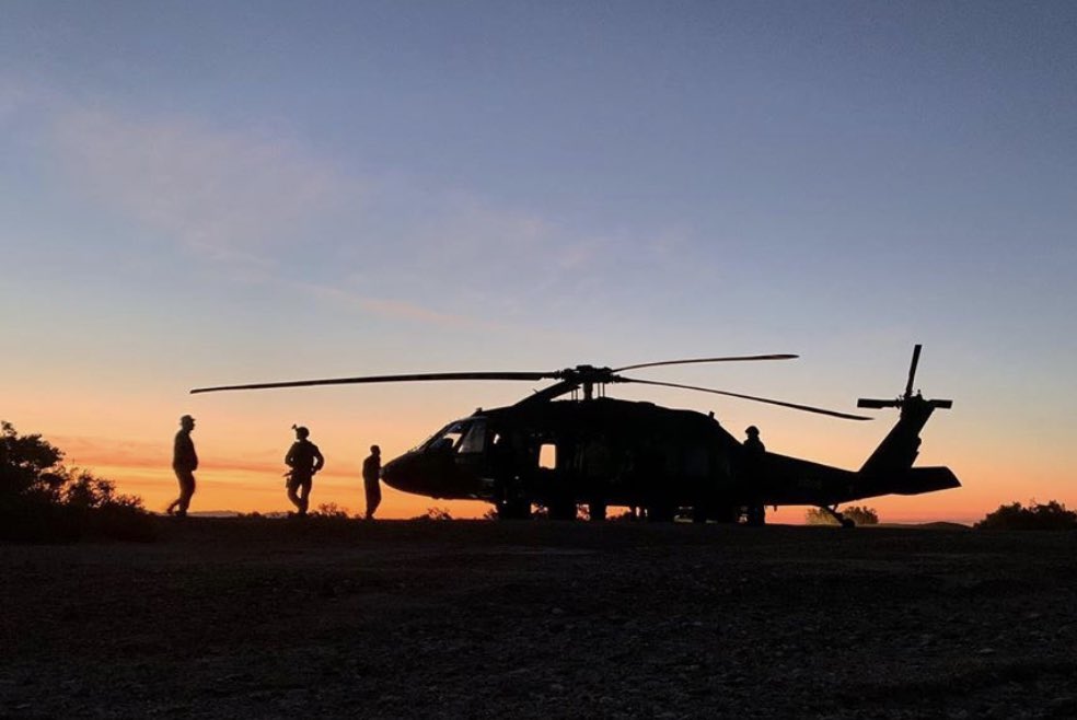 Helinet's tweet image. Rise &amp;amp; Fly.
⠀⠀⠀⠀⠀⠀⠀⠀⠀
[📷: @j_ogner] @the_moviehawk @Helinet #Helinet #HelinetAviation #MovieHawk #Production #OnSet #BehindTheScenes #Helicopter #UH60 #BlackHawk #AerialFilming #ProductionHelicopter