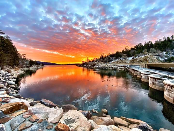 Mountaingirl53's tweet photo. Hey @makersmark, my town [Big Bear Lake, Ca] knows how to #MakeItRemarkable by [what makes your town special] https://t.co/qMPYZZphmq