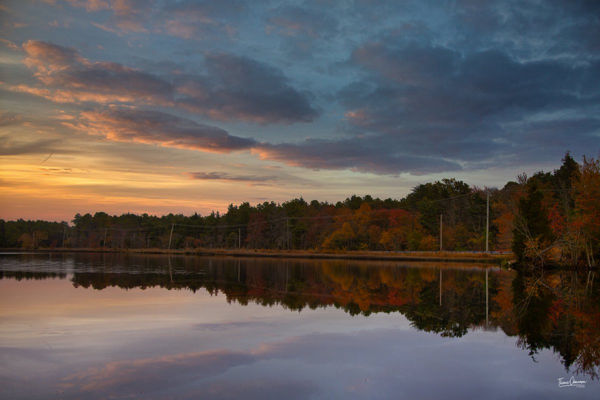 t_cheezee_'s tweet photo. The #sunrise over the lake.
#photooftheday #photography @ThePhotoHour #autumncolours https://t.co/bbMU6Jd5Vl