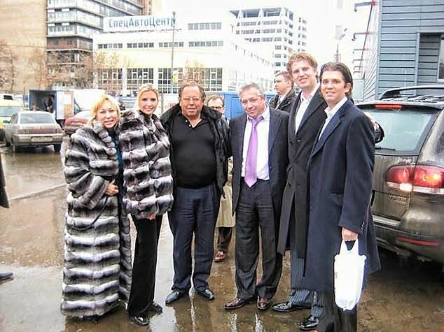 madameshawshank's tweet photo. @reedgalen @IvankaTrump 🎶memories🎶

2014 Met Gala. She who plays the long game, Wendi Deng at Ivanka’s. 

#prisonstripes

Kids in Moscow doing some shady work.

#TrumpCrimeSyndicate https://t.co/gh73Srs3Za