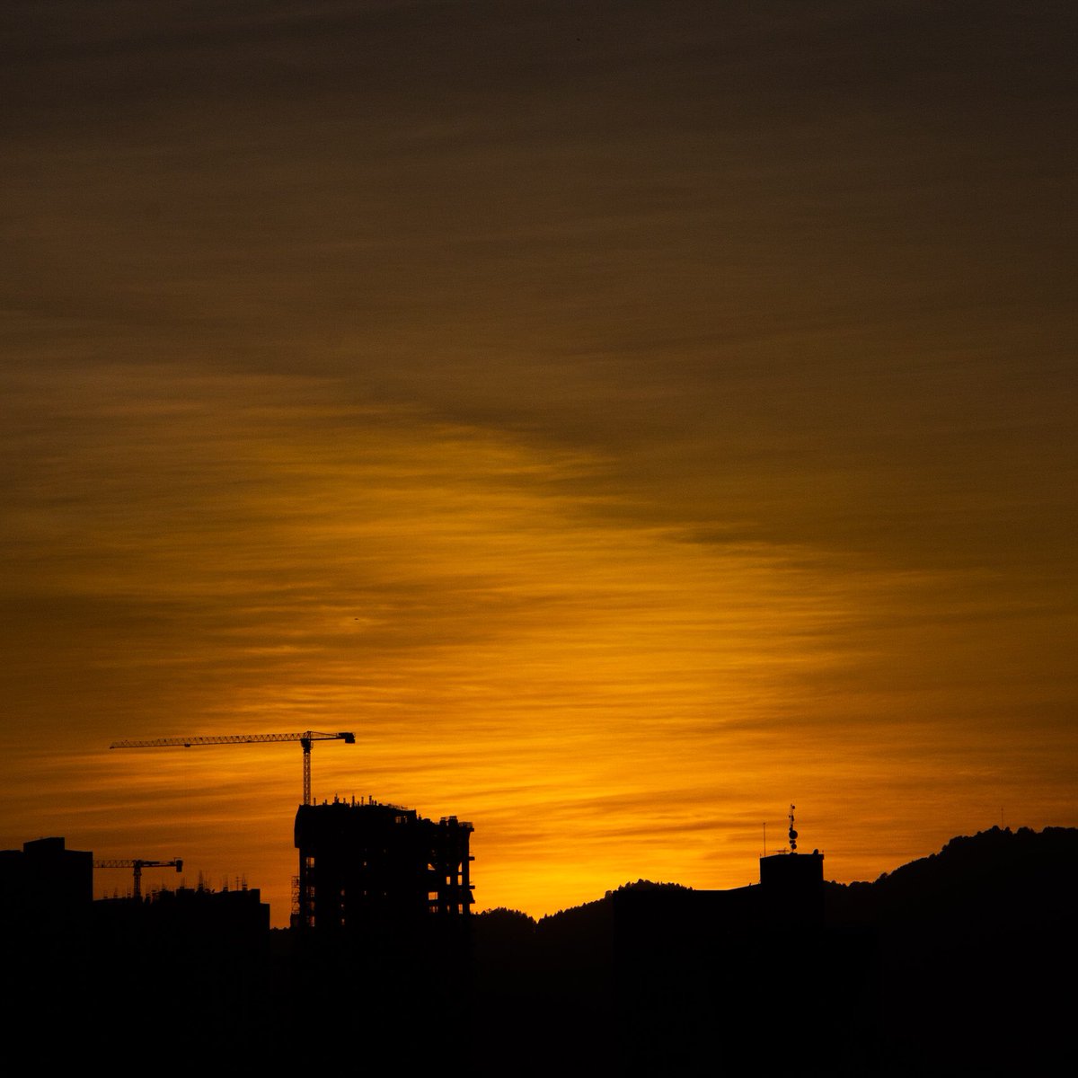 jquirozlrf's tweet photo. Caprichosas nubes otoñales #nikonmx #nikon #nikond7200 #sunset #autumn #atardecer #nubes #cielo #sky #doyouremeber https://t.co/2tXz6KEP8Q