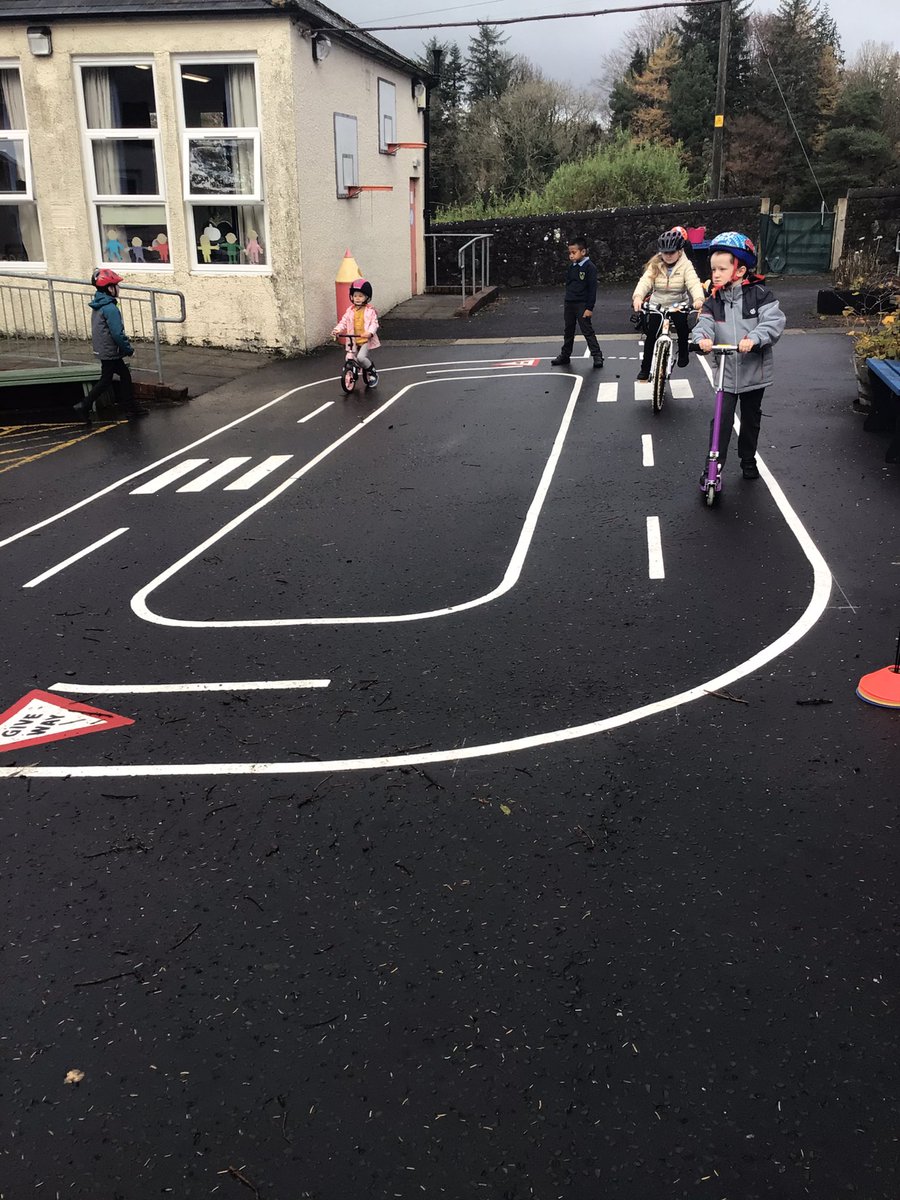 Straiton_PS's tweet photo. Wheelie Friday was a great success, especially using our new road playground markings! 🚴🏻♀️🚴🏻 @UniPlayUK #HealthandWellbeing #PrivilegeTime #Friendship #FridayFeeling https://t.co/VfzXKSLfzk