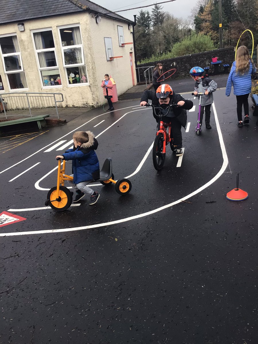 Straiton_PS's tweet photo. Wheelie Friday was a great success, especially using our new road playground markings! 🚴🏻♀️🚴🏻 @UniPlayUK #HealthandWellbeing #PrivilegeTime #Friendship #FridayFeeling https://t.co/VfzXKSLfzk