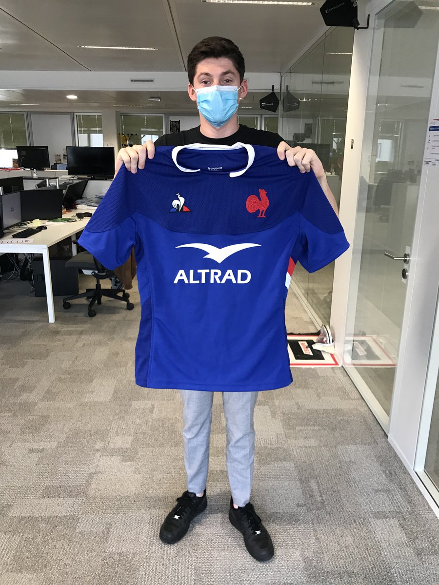 🔵🟡 ALERTE CADEAU 🔵🟡

Le magnifique maillot du XV de France est à gagner aujourd'hui grâce à <a href="/lecoqsportif/">le coq sportif</a> ! #XVdeFrance 

Pour ça : RT &amp; follow <a href="/lequipedestelle/">la vraie equipe d’estelle</a> et <a href="/ThibaudVezirian/">T.V.</a> ! Tirage au sort en début de semaine prochaine ! 

#EDE <a href="/lachainelequipe/">la chaine L'Équipe</a>