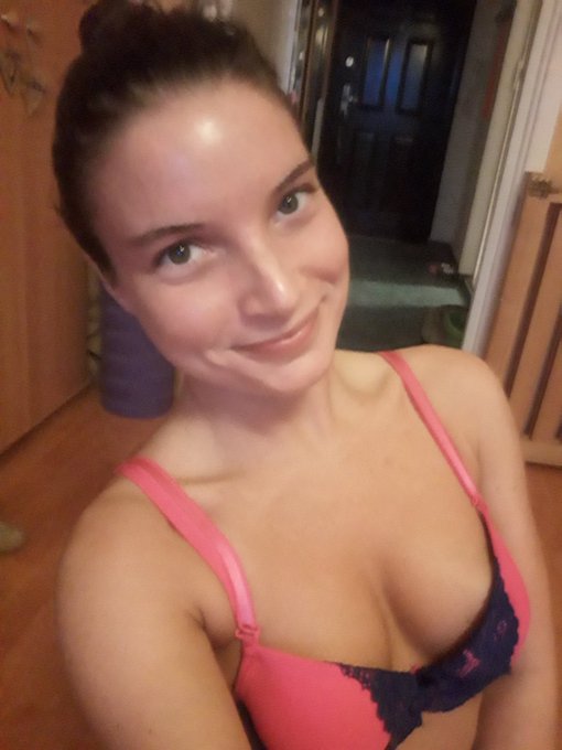 Kellemes est&eacute;t mindenkinek!  Mit csin&aacute;ltok ma este ? Nekem el&eacute;g huncuts&aacute;gos lesz, hamarosan indul a m&oacute;ka