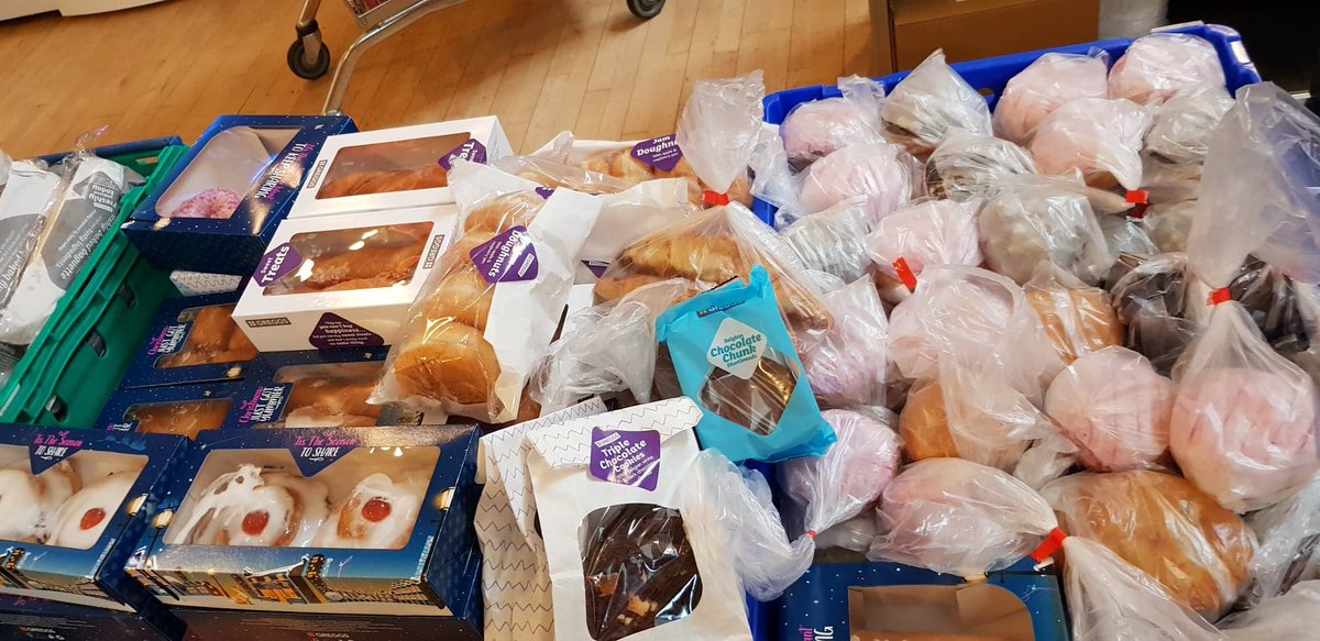 EbiUnites's tweet photo. Partnership working triumphs again! Our families are enjoying a wee Friday @Greggs treat courtesy of @hp_scotland  and @CrewDarkwood.  #hungerknowsnopostcode #communitiesunite https://t.co/1iiH2EpVA0