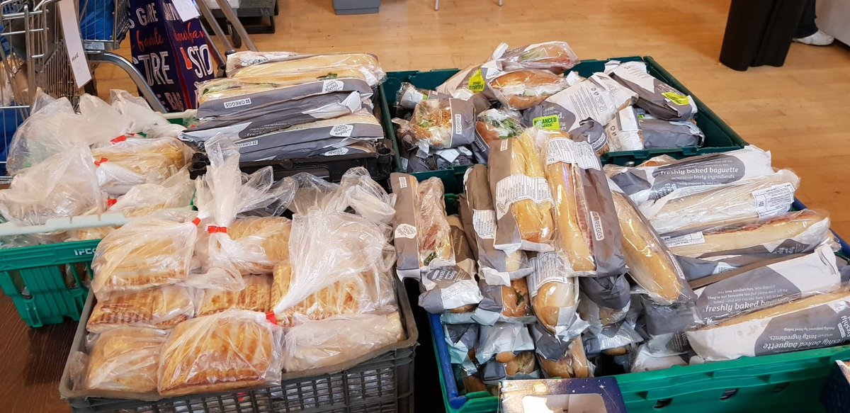 EbiUnites's tweet photo. Partnership working triumphs again! Our families are enjoying a wee Friday @Greggs treat courtesy of @hp_scotland  and @CrewDarkwood.  #hungerknowsnopostcode #communitiesunite https://t.co/1iiH2EpVA0
