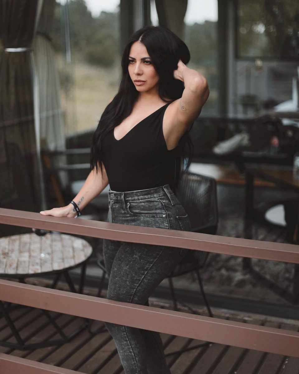 JSFanVzla's tweet photo. MI REINA!!😍😍😘😘❤️❤️🖤🖤👑👑 https://t.co/p7uBCh3vYs