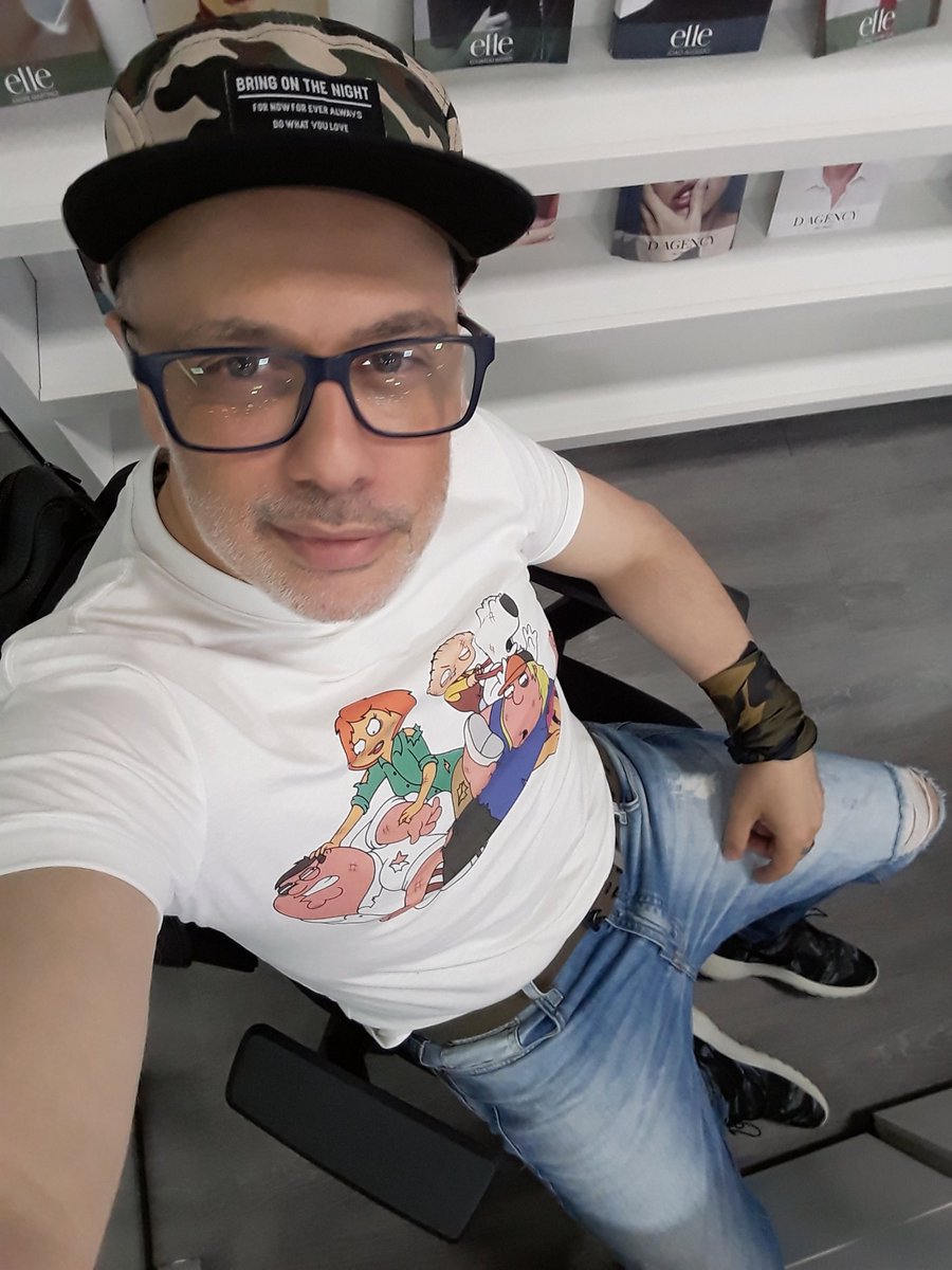 marcostosti1's tweet photo. #geek #geekstyle #geeklook #gaygeek #gayguy #gaybrasil #gaybeards #gaysp #gaylife #spgay #sp #familyguy #BEARD #BeardGang #beardtwitter #beardedguy #beards #selfies #selfie #selfienotrabalho #gay #gaymaduro #style #stylebears #streetfashion #styleoftheday #mensgay #mensstyle https://t.co/J9miyJjcEQ