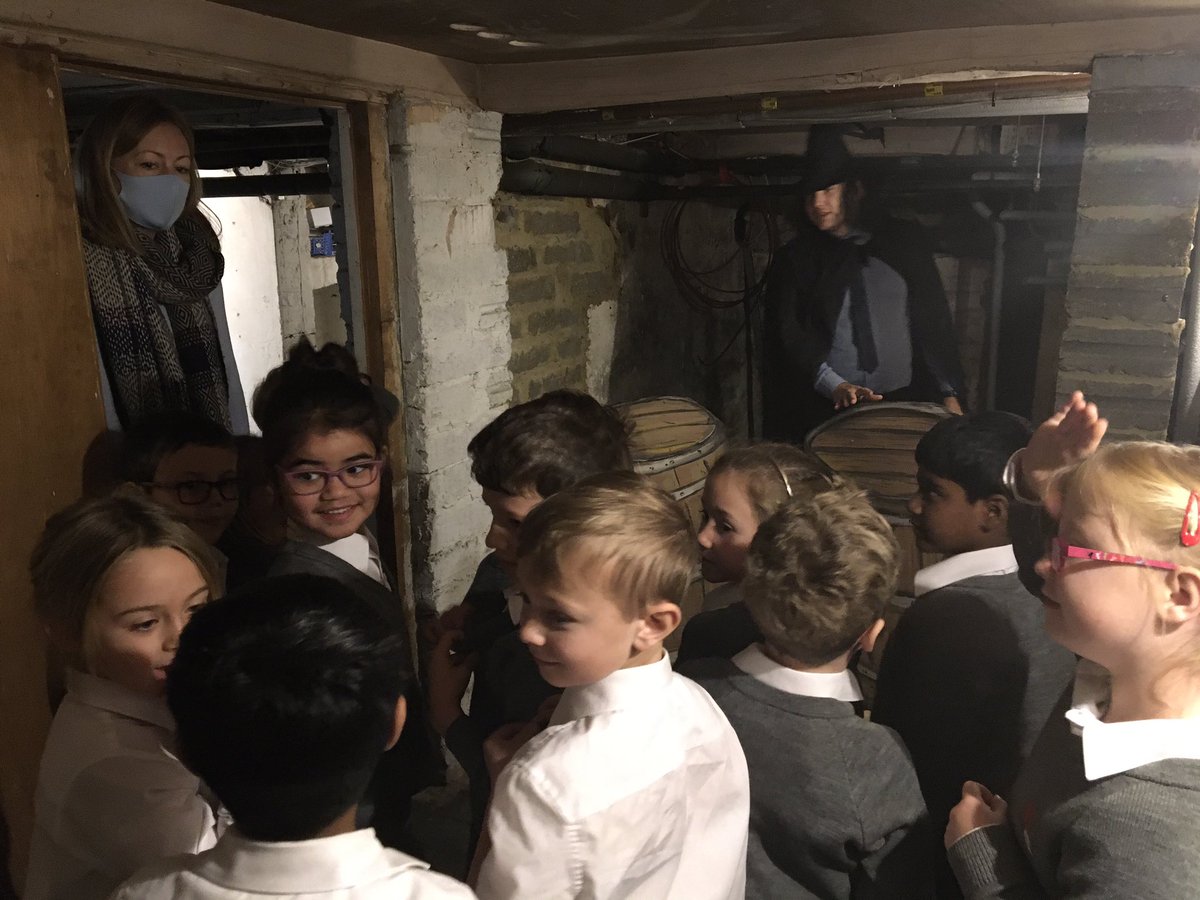 YMS_Year2's tweet photo. @YMS_Year2 received a letter warning them that gunpowder had been found in the school!! 🔥 They followed the clues and discovered Guy Fawkes hatching his plan! 😱😱😱 https://t.co/aN9HHy5RA4