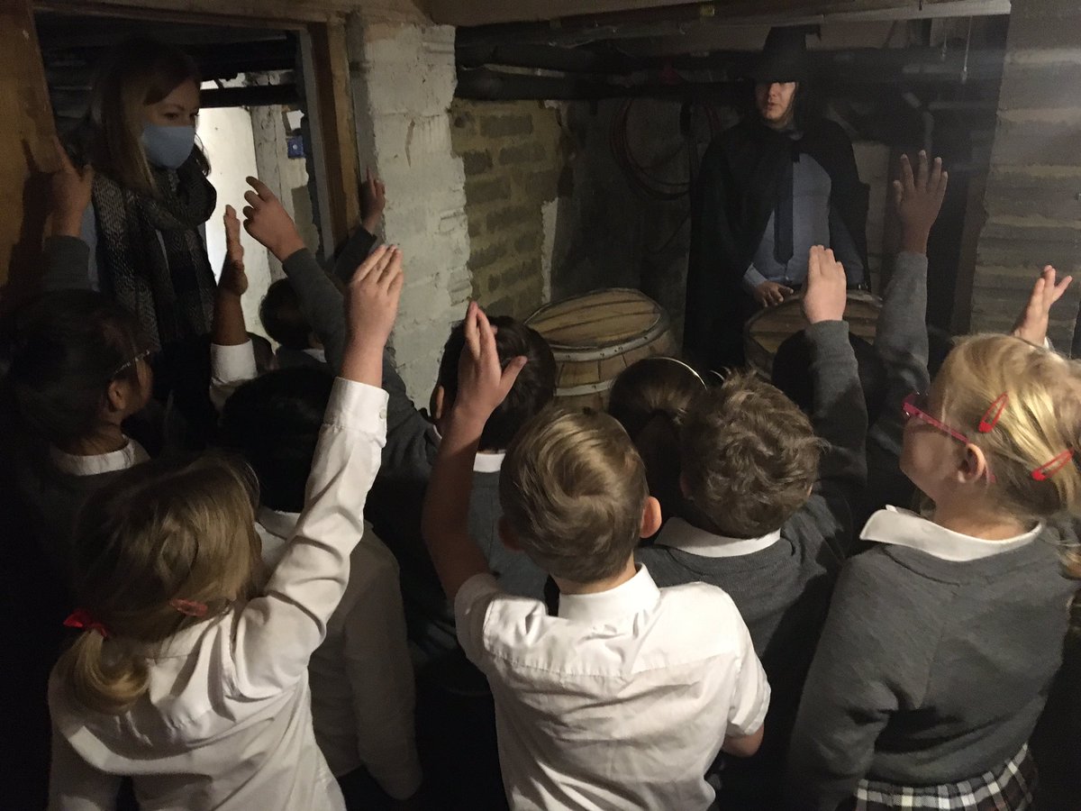 YMS_Year2's tweet photo. @YMS_Year2 received a letter warning them that gunpowder had been found in the school!! 🔥 They followed the clues and discovered Guy Fawkes hatching his plan! 😱😱😱 https://t.co/aN9HHy5RA4