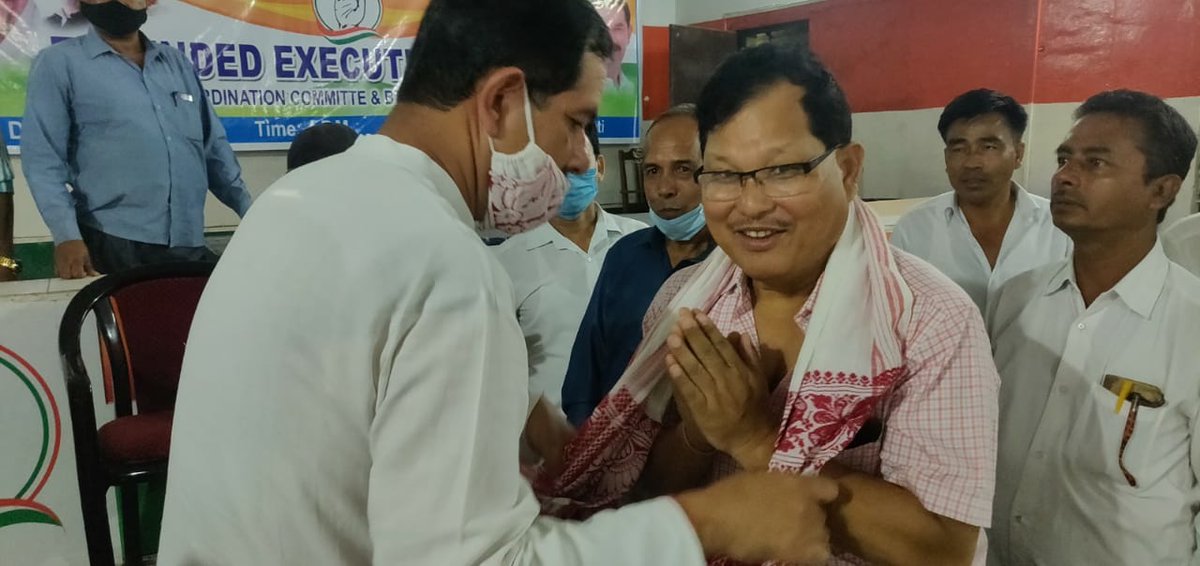 DsaikiaOfficial's tweet photo. Salute to Sri @JitendraSAlwar ji GS @INCIndia for felicitating Sri Durga Das Boro GS @INCAssam who is playing a indispensable role in BTC election Assam. It's really an inspiration to INC workers of Assam. https://t.co/fMh7mq4jv5