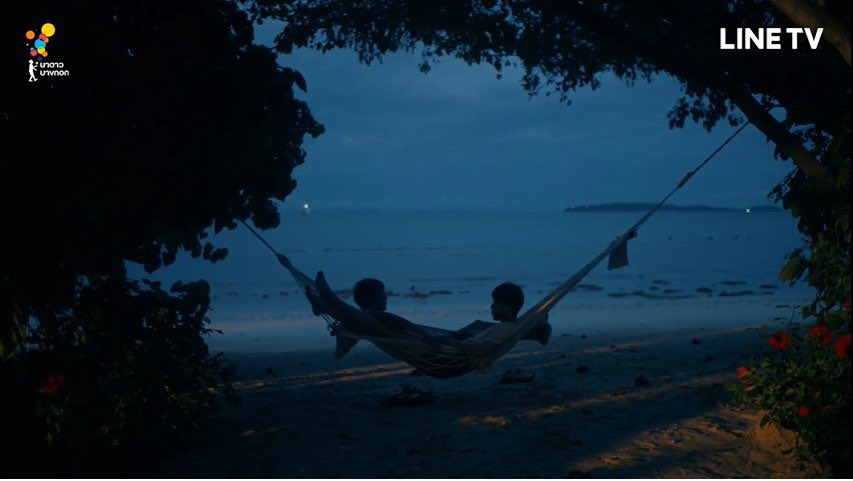 during ohaew's love confession, the whole color scheme of the scene is blue as the sun rises. and ohaew ends his confession by putting his red flower inside teh's hand. i think there are multiple meanings behind this scene.