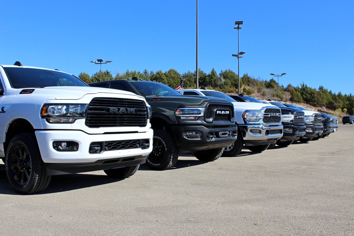 CityValor's tweet photo. Guess what?? It's FRIDAY!!!🥳
We are heading into a beautiful weekend with big smiles, great attitudes, &amp; as always, integrity! If you are as excited as we are for the weekend, come on in &amp; let's celebrate together by getting you set up with the deal of a lifetime! 🚘 https://t.co/syBTjHNSzl