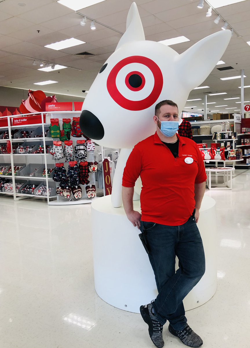 HilaryVachon's tweet photo. The guy who fields all the walkie calls!! Thank you for always being available for the Team and your peers! #HeyRob #Rockstar @RobSchoonmaker @laren_john https://t.co/jp4P8thd7y