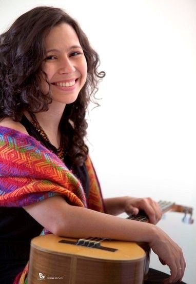 Los invitamos a leer sobre "Cantos de miel y romero" 🍯🌿, el álbum de la cantante <a href="/AndreaPaolaMG/">Andrea Paola</a>, una obra que combina temas propios con joyas de Aldemaro Romero, Luis Mariano Rivera y Henry Martínez. Mr @gaguendo nos lo cuenta ✍🏼.

Click!👇🏼

bit.ly/3mZBVsc