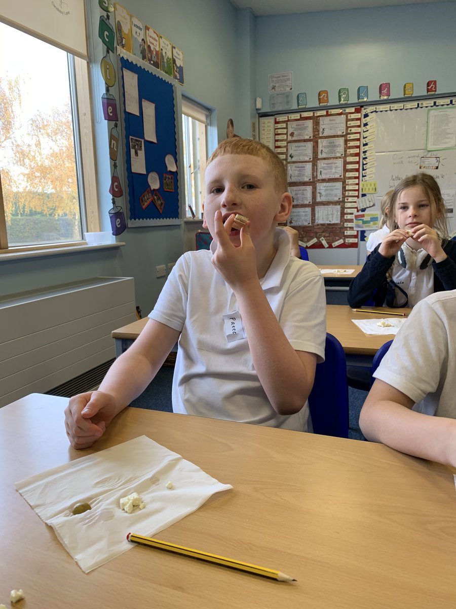 candleby's tweet photo. Year 4 Hook Day #AncientGreece #Olympicgames #foodtasting #weloveolives #creativity #fun #CCLSFamily https://t.co/RLU3wCpKiE